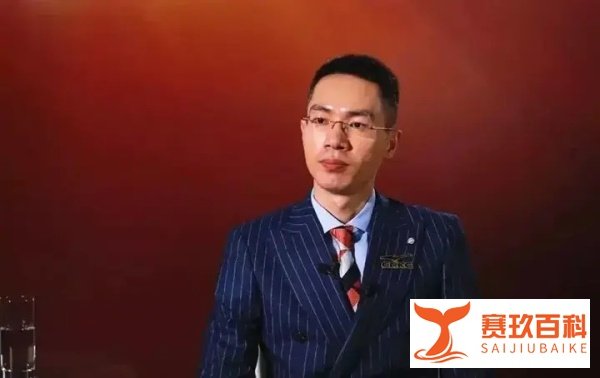 爆火的鸿星尔克背后，44岁的总裁吴荣照其实是个西装达人？