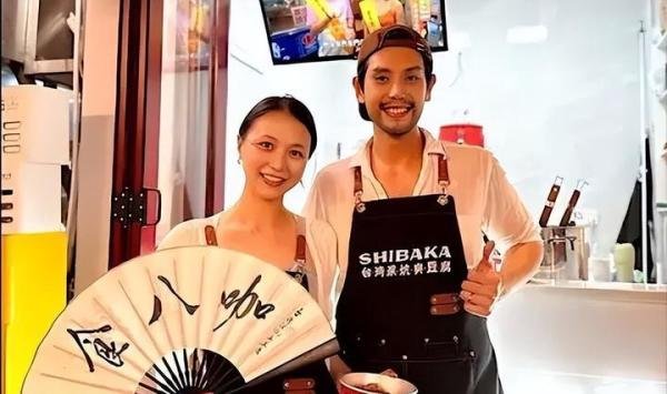 北大校花,毕业10年返乡卖臭豆腐,冲上热搜!究竟怎么了?