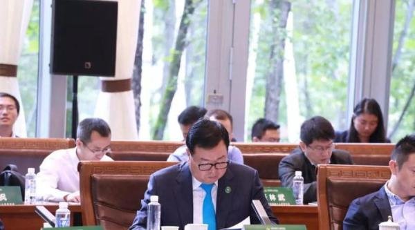 严彬出席第三届中国金融四十人伊春论坛