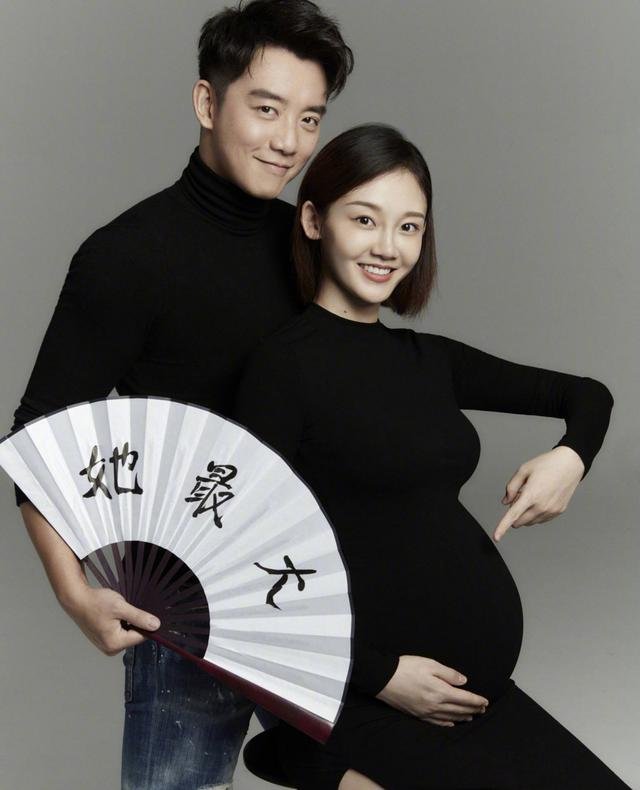 郑恺与苗苗抵达机场，苗苗的状态如何？