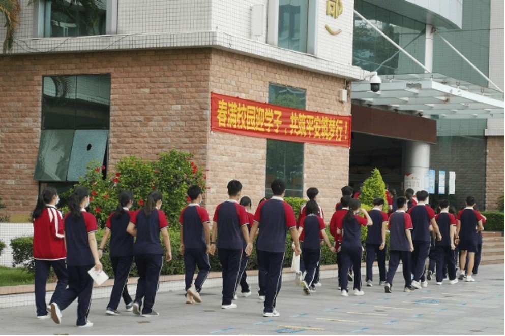 富源学校初中部学费多少钱一学期