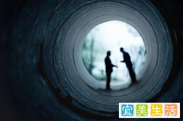 唐万新出没!重蹈千亿“德隆系”覆辙?