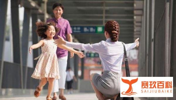 “佛媛”之后又现“幼儿媛”，家长接娃搔首弄姿，叫娃怎么看？
