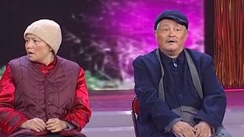赵本山和宋丹丹演的一个小品，名字叫什么，里面的台词里有个“洗牌，马牌。摸牌看牌