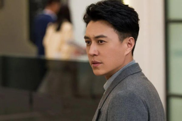 靳东父亲的真实身份