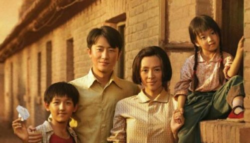 《我和我的父辈》中第二部分结尾的诗全文是什么？