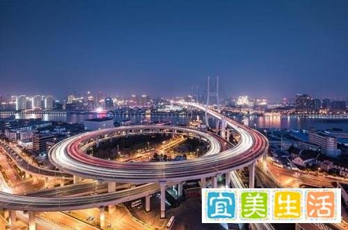 人民日报发布多项数据创新高 崔斌中国经济趋于回暖