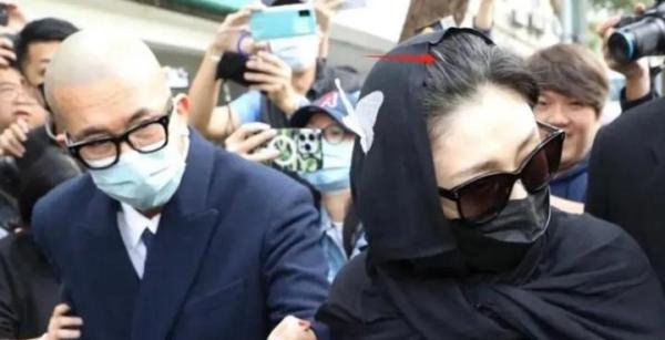大S身材与白发引争议,经纪人回应称是岁月的痕迹?