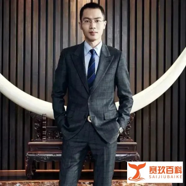 爆火的鸿星尔克背后，44岁的总裁吴荣照其实是个西装达人？