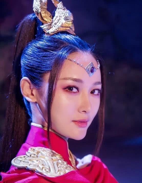 她身材堪比柳岩,在《御龙修仙传》中饰演剑灵,网友大饱眼福!