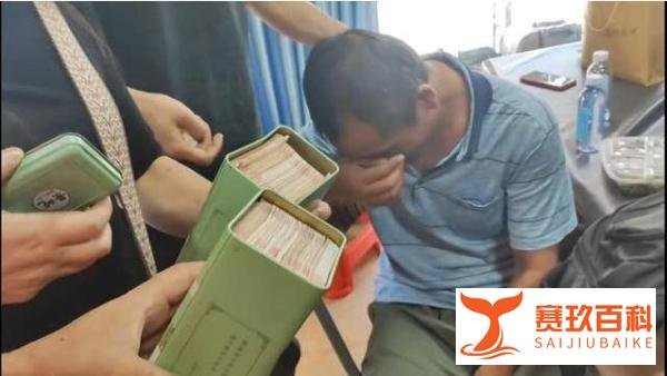 男子外出打工发生意外,与家人失联23年,背十多万元现金