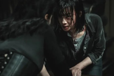 《盲战》中,希娜有好几次机会能杀了东谷,她为什么没动手?