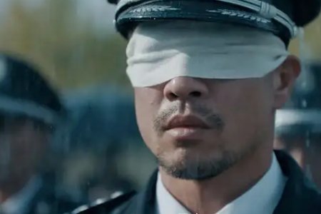 《盲战》中,希娜有好几次机会能杀了东谷,她为什么没动手?