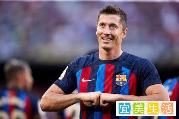 ?巴萨冬窗首签曝光,莱万或互换交易离队,巴萨新三叉戟诞生