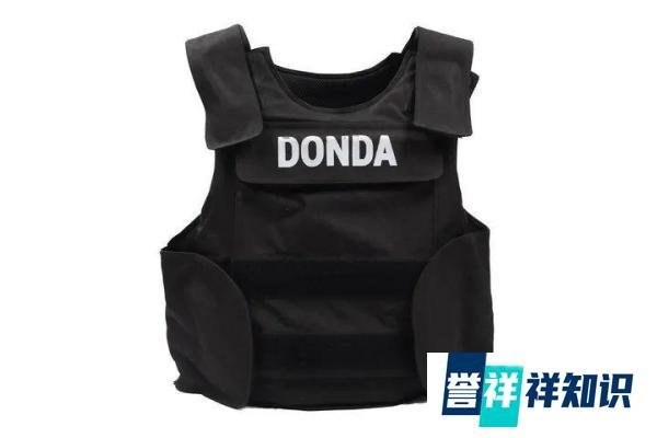Kanye「DONDA」防弹背心20000美元卖出；刘乌鸡最新联名曝光
