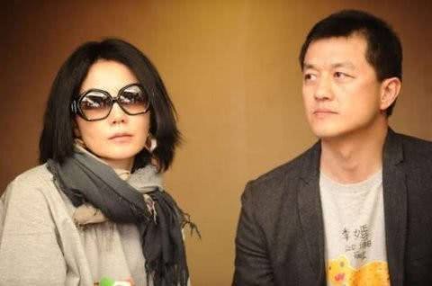 李亚鹏新女友身家500亿,为什么年轻人纠结爱情,而中年人只要钱