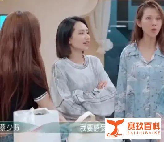 女明星卢靖姗说生孩子时是顺产的,生了36小时,因为不要打无痛,居然被骂上热搜!