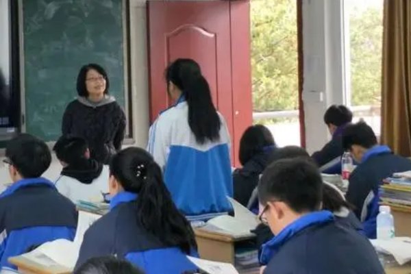 随波逐流与随俗浮沉的区别