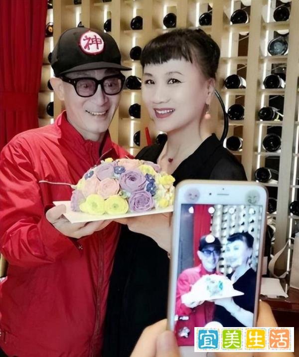 六小龄童庆结婚35周年,老婆在西游记出演小妖,保养好显年轻