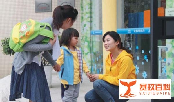 “佛媛”之后又现“幼儿媛”，家长接娃搔首弄姿，叫娃怎么看？