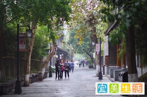 “雨神”萧敬腾长居成都，再也不用为下雨背锅了，存点钱就买房