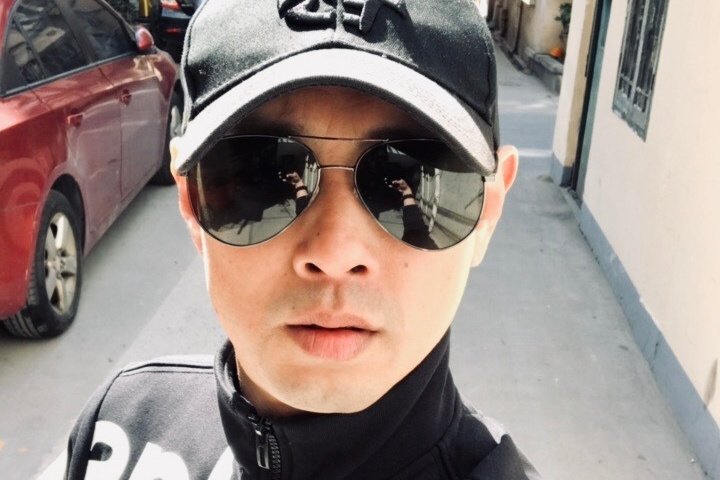 引起沈腾、李诞纷纷缅怀的赖宝,究竟有何身份?