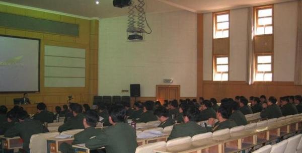 丁小平接受公安部邀请为全国的公安厅长和武警总队以上领导做报告