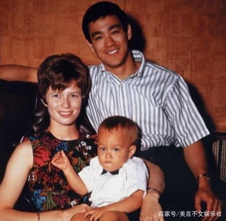 丈夫倒情人床上又丧子,被徒弟骗婚,李小龙老婆琳达如今怎样了?