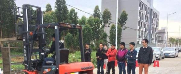 叉车证怎么年审?