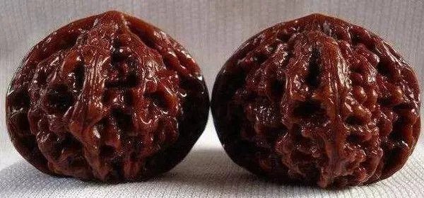 如何挑选文玩核桃?
