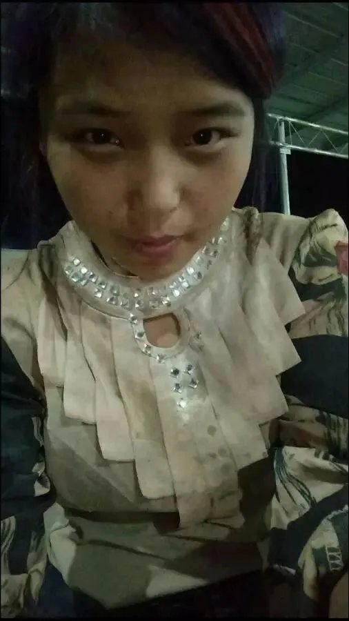 这位20岁工地女孩自拍,震惊了所有男人!!