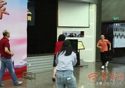 李静芝怎么找到嘉嘉的?