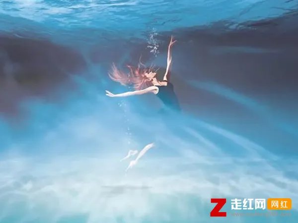 累了的时候我也想大声哭一场是什么歌,我是一个女人歌曲介绍
