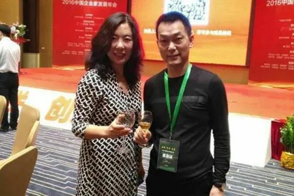 汤潮的妻子是谁