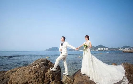 三亚旅拍婚纱照选哪家 去三亚旅拍婚纱照大概多少钱