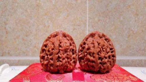如何挑选文玩核桃?