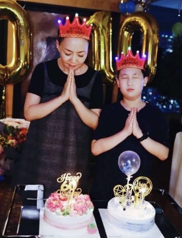宋丹丹60岁生日宴众星云集,生日宴照片中谁是C位?