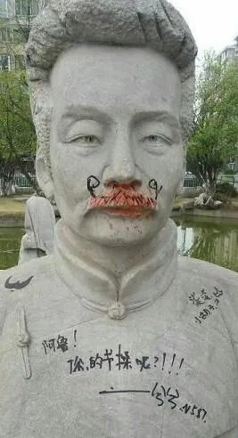 湖南大学标志性塑像被涂成大花脸,你怎么看?