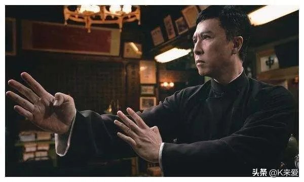 李小龙去美国的时候叶问多少岁？
