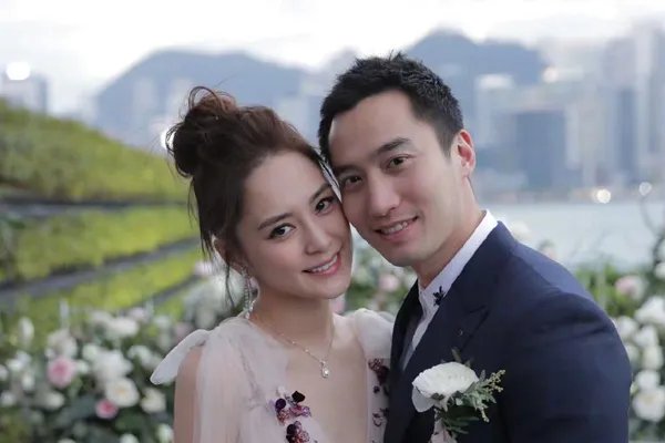 当年选择嫁给“老实人”赖弘国的阿娇，为什么最终还是离了婚？