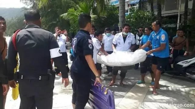 如何看待游客悬崖自拍跌落事件？