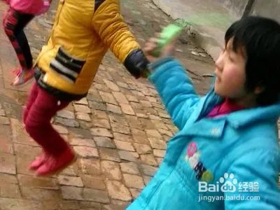 单人花样跳绳教程图解?