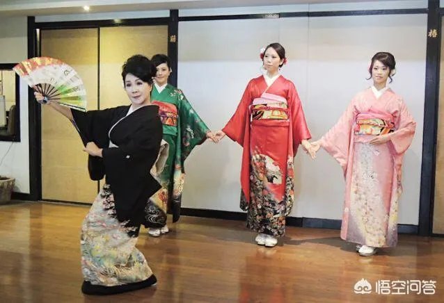 为什么有人觉得日本人跳舞手势很多?