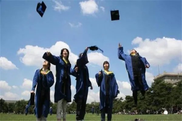 教育部或将设置副学士学位,你怎样看待这个事情?