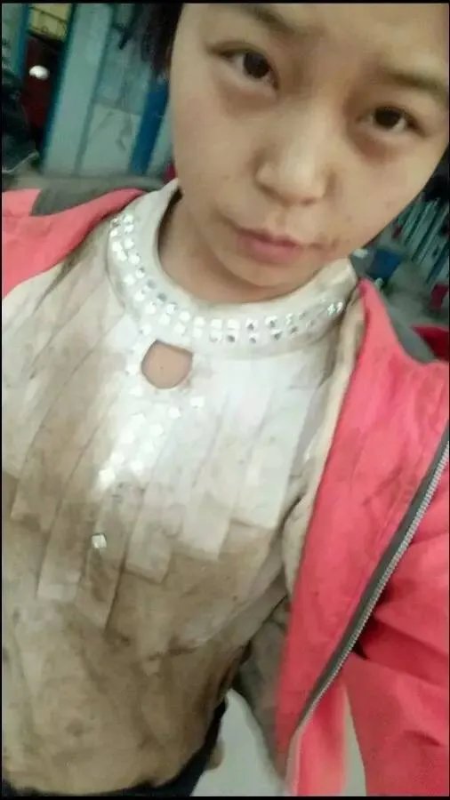 这位20岁工地女孩自拍,震惊了所有男人!!