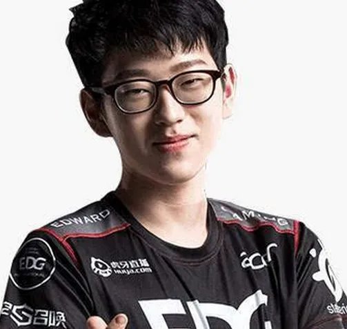EDG中单scout是谁?