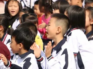 临沂一学校两个王俊凯入学走错班,建学籍才发现,最终是如何解决此事的?