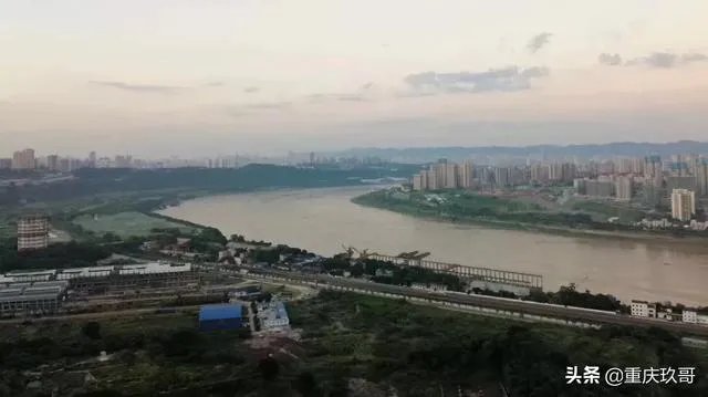 买的二手房户型不好,但是是学区房,卖掉换个好户型合适吗?