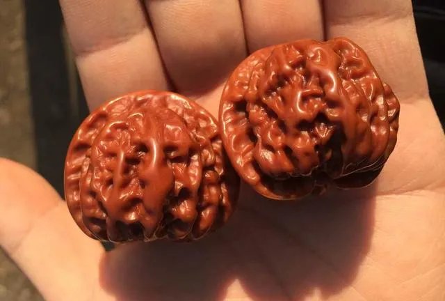 如何挑选文玩核桃?