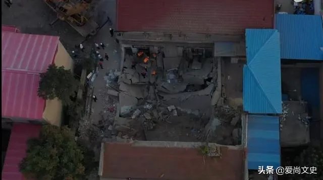 山西坍塌饭店在十多年间加盖或扩建了五六次，对此怎么看？